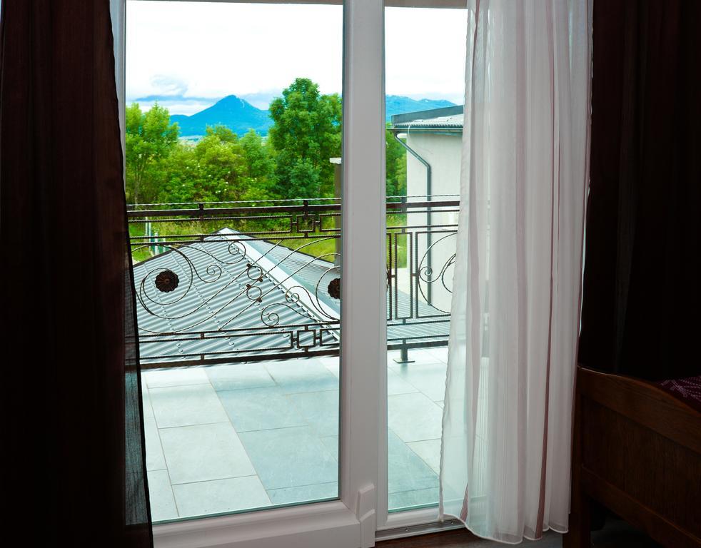 Guesthouse Pink Panther Udbina Екстер'єр фото
